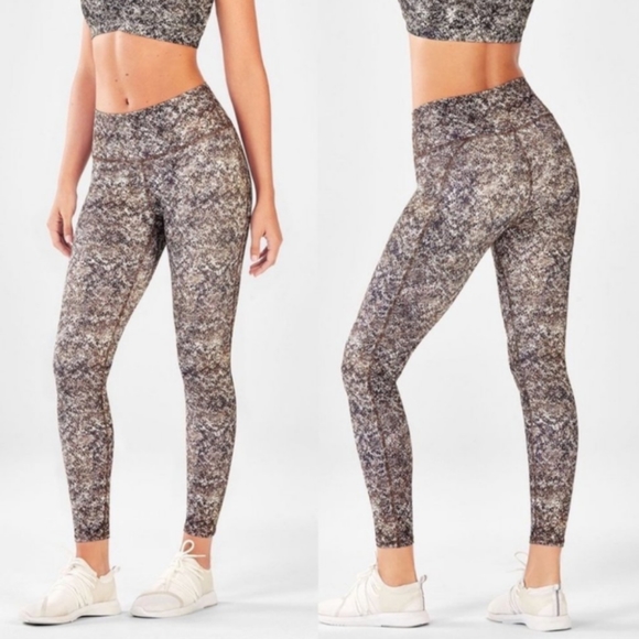 🆕Fabletics Define PowerHold High-Waist 7/8 Leggings Serpentine Print Size Small - Picture 12 of 14